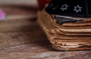 Yahudilerin Kutsal Kitapları Nelerdir?